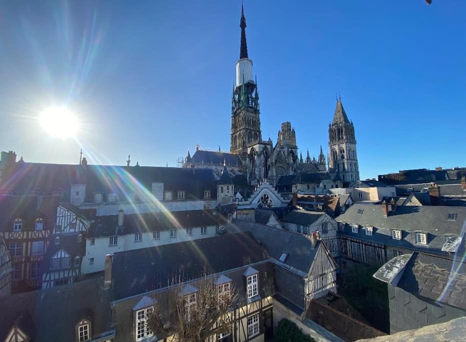 Sous Les Clochers De Rouen - Cathedrale Exterior photo
